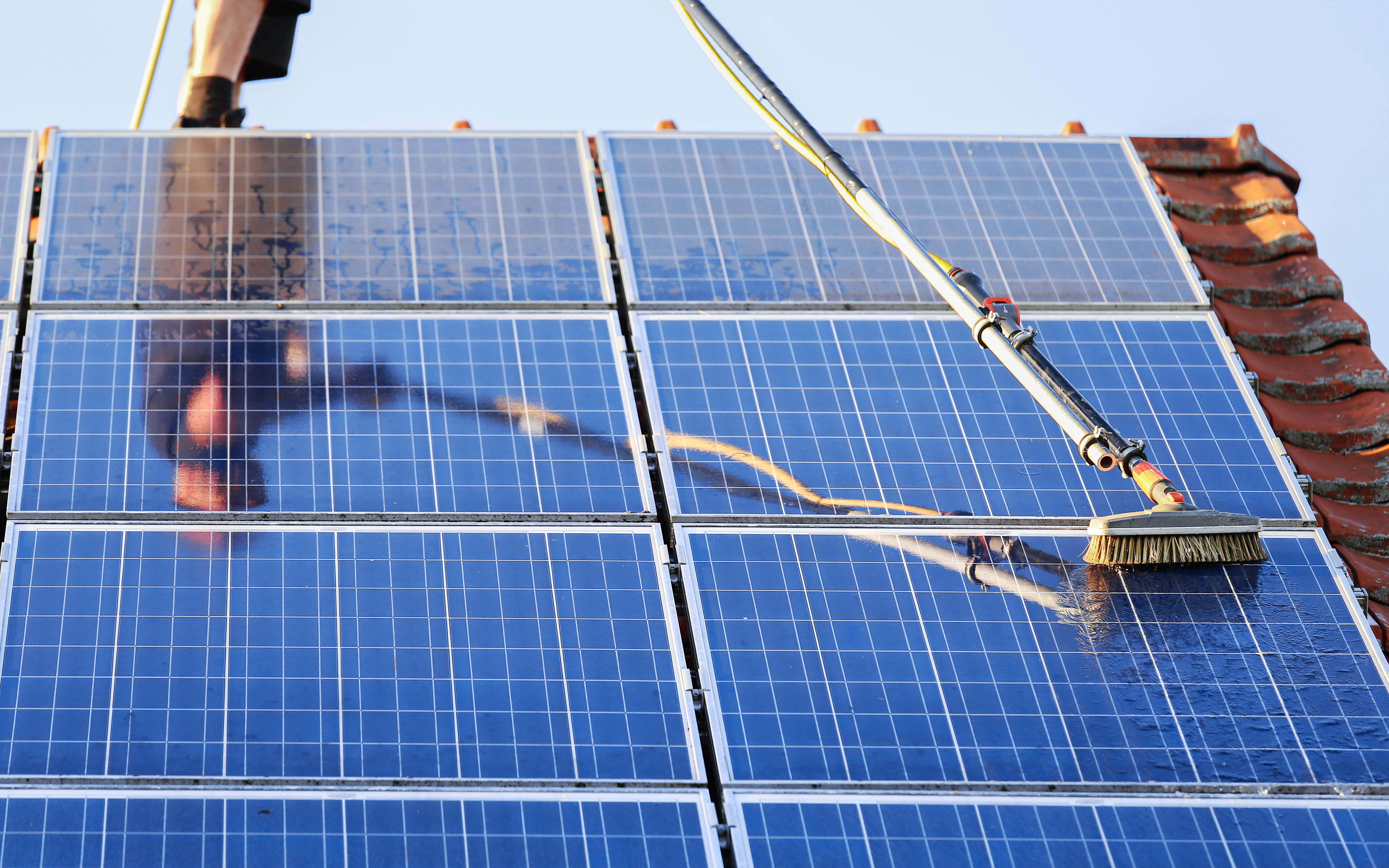 Shining a Light on Solar Panel Cleaning in Worcestershire, Gloucestershire and Warwickshire